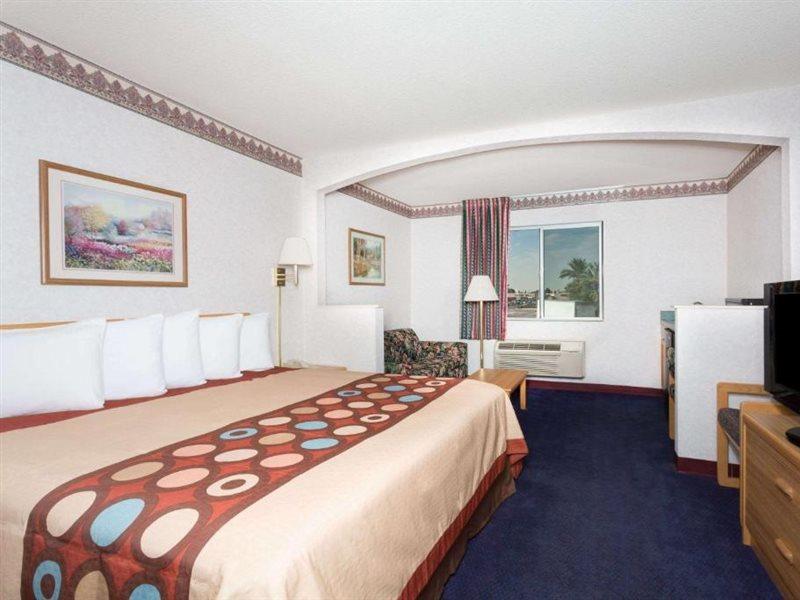 Days Inn By Wyndham Phoenix West Buitenkant foto