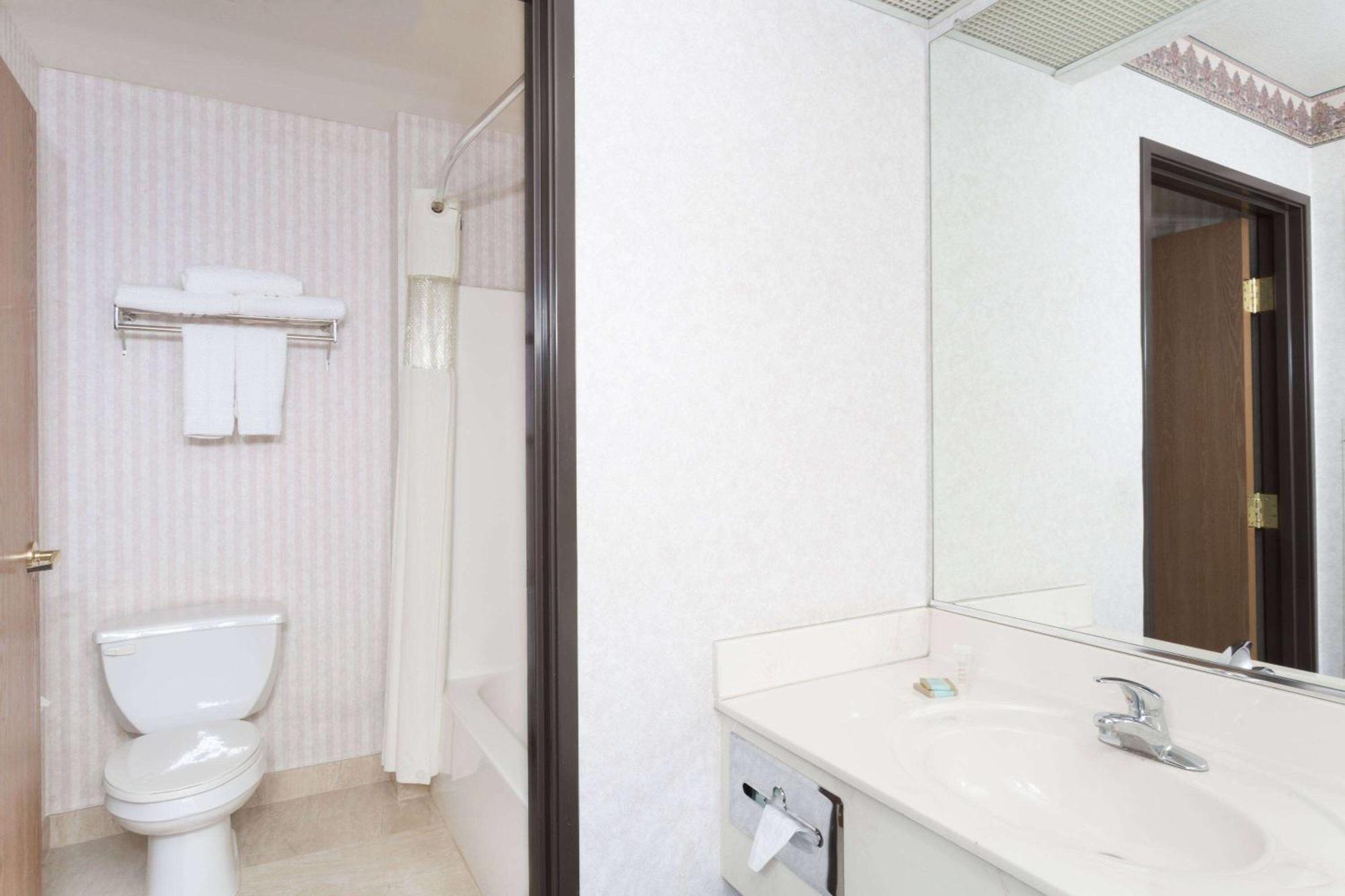 Days Inn By Wyndham Phoenix West Buitenkant foto